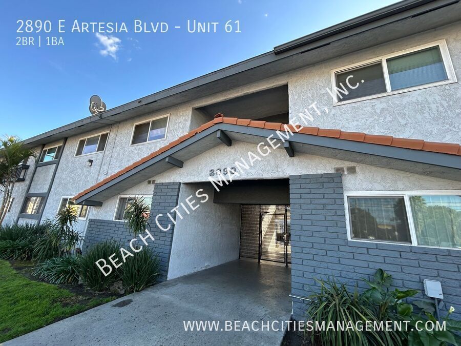 2890 E Artesia Blvd in Long Beach, CA - Building Photo