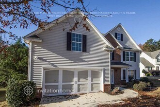 1025 Levista Dr in Locust Grove, GA - Foto de edificio - Building Photo