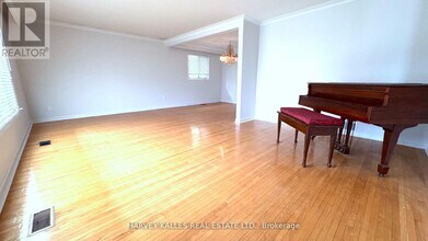 6 Raven Rd in Toronto, ON - Building Photo - Building Photo