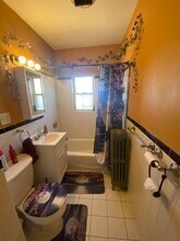 249 Hyde Park Ave-Unit -3R in Boston, MA - Foto de edificio - Building Photo