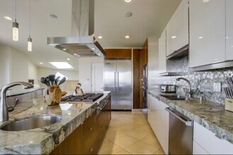 1518 Monmouth Dr in San Diego, CA - Foto de edificio - Building Photo