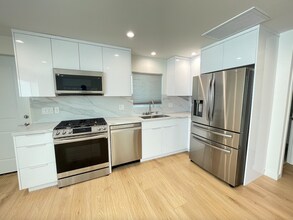 22261 Haynes St in Los Angeles, CA - Building Photo - Building Photo