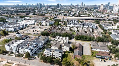 2315 McIlhenny St in Houston, TX - Foto de edificio - Building Photo