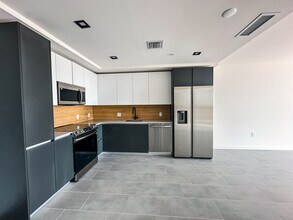 105 NE 22nd St, Unit A3 in Miami, FL - Foto de edificio - Building Photo