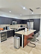10450 NW 69th Terrace in Doral, FL - Building Photo - Building Photo