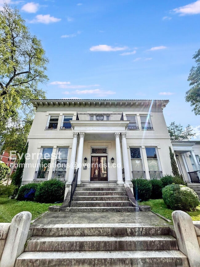 property at 1101 W Grace St