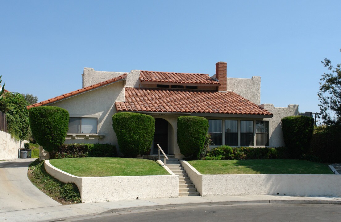 17062 Harbor Bluffs Cir in Huntington Beach, CA - Building Photo