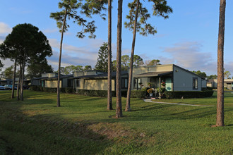 Heatherway Apartments in Fort Pierce, FL - Building Photo - Building Photo