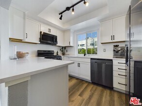 4551 Kester Ave in Los Angeles, CA - Building Photo - Building Photo