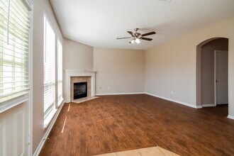 4939 Timber Path Dr in Humble, TX - Foto de edificio - Building Photo