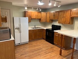 173 Scott Ave, Unit Apt 1