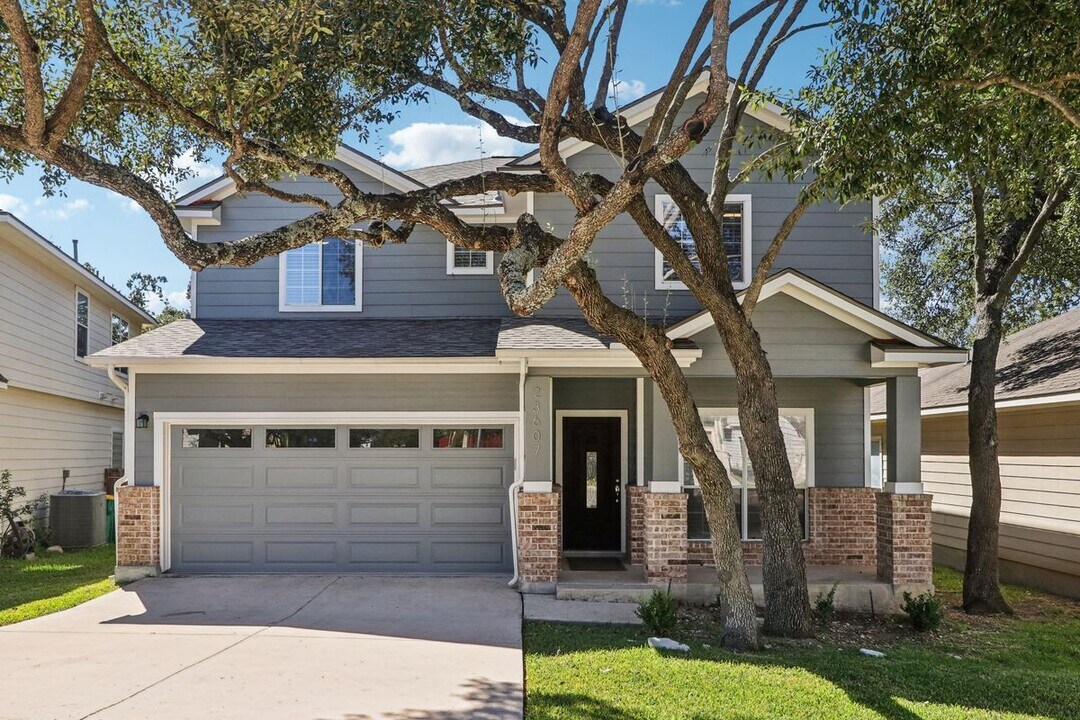 23607 Silver Creek in San Antonio, TX - Foto de edificio