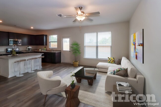 805 Clark Dr in Ferris, TX - Foto de edificio - Building Photo