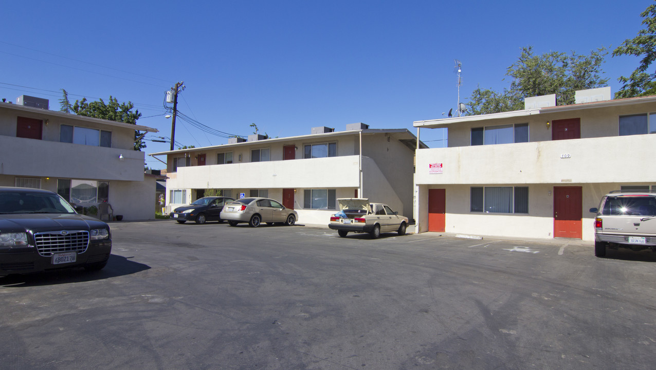 Oleander Gardens in Bakersfield, CA - Foto de edificio