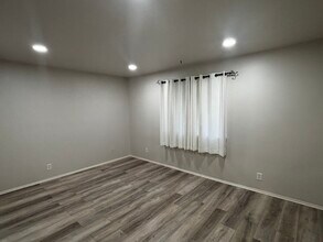 20245 Independence Dr, Unit B in Brookfield, WI - Building Photo - Building Photo