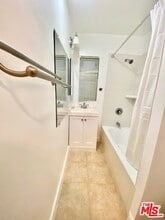 1040 N Sweetzer Ave in West Hollywood, CA - Building Photo - Building Photo