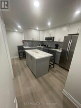 138 Aylesbury Dr in Brampton, ON - Building Photo - Building Photo