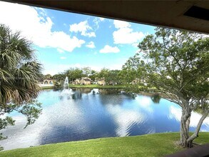 301 Palm Way in Pembroke Pines, FL - Building Photo - Building Photo
