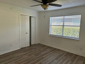1904 Jupiter Rd, Unit duplex in Plano, TX - Building Photo