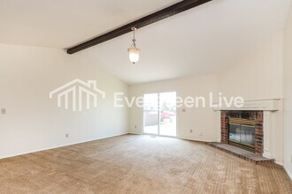 6800 Deer Bluff Dr in Dayton, OH - Building Photo - Building Photo