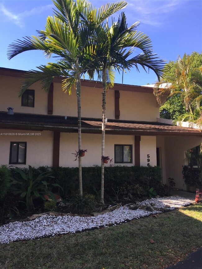 596 NE 199th Terrace in Miami, FL - Building Photo - Building Photo