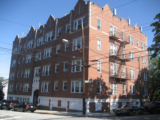 131 Silver Lake Rd in Staten Island, NY - Building Photo - Building Photo