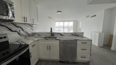 1780 NE 191st St in Miami, FL - Building Photo - Building Photo