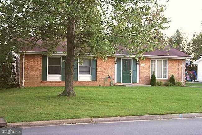 property at 1102 E Holly Ave
