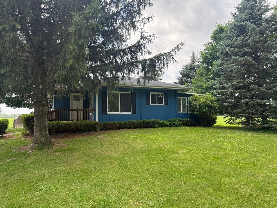 16664 J Dr S in Marshall, MI - Building Photo