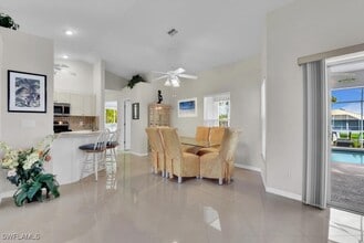 4307 Pelican Blvd in Cape Coral, FL - Foto de edificio - Building Photo