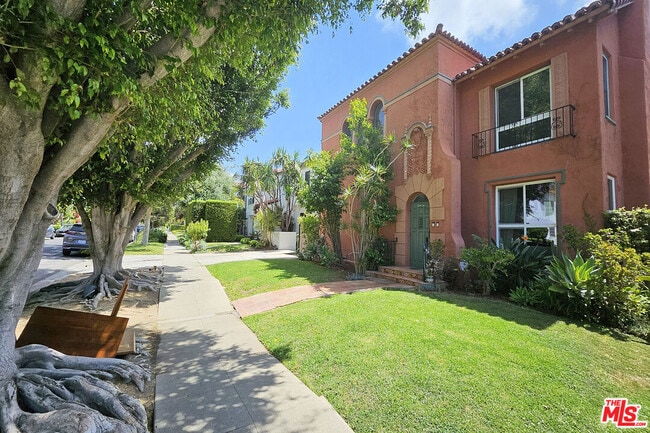 property at 1152 S Hayworth Ave