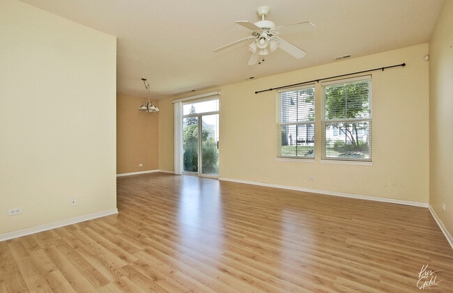 2806 Falling Waters Ln in Lindenhurst, IL - Building Photo - Building Photo