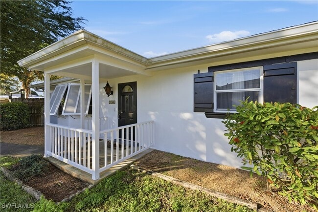 2261 11th St N in Naples, FL - Building Photo - Building Photo