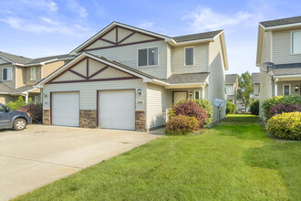 Crystal Creek Duplexes in Post Falls, ID - Foto de edificio - Building Photo