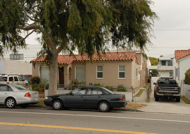 1417 17th St in Santa Monica, CA - Building Photo - Building Photo