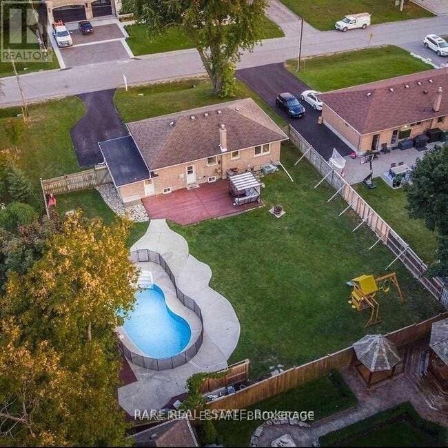 60 Patricia Dr in King City, ON - Building Photo - Building Photo