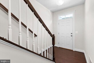 207 Miles Hawk Terrace in Purcellville, VA - Building Photo - Building Photo