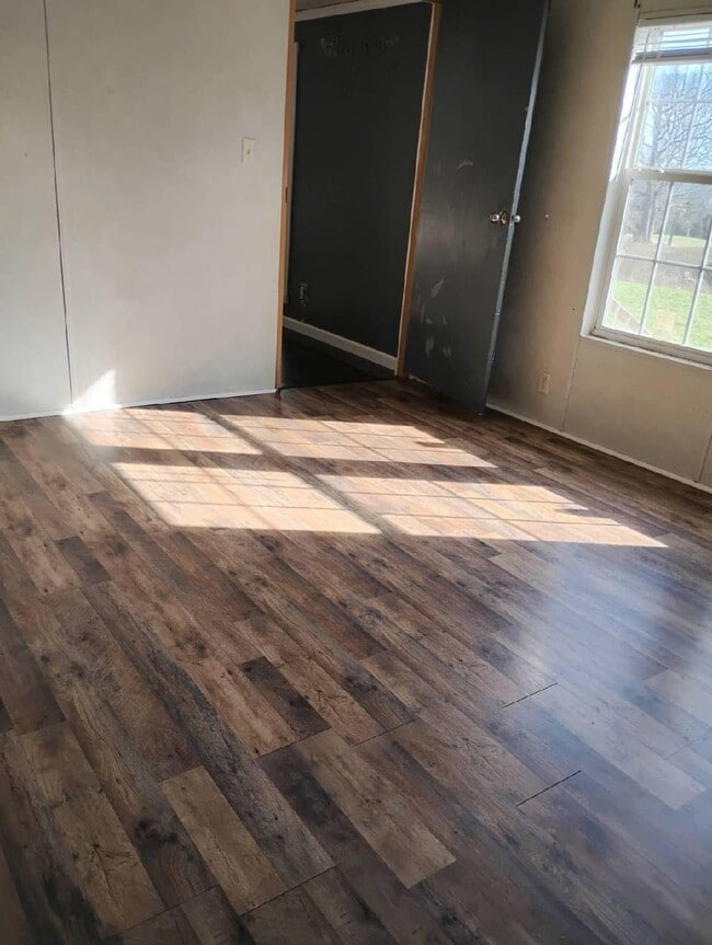 6310 Holy Cross Rd in Loretto, KY - Building Photo - Building Photo