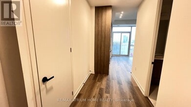 195 Commerce St in Vaughan, ON - Building Photo - Building Photo