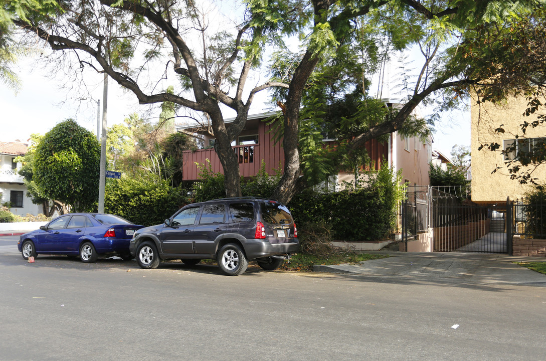 5815 Harold Way in Los Angeles, CA - Building Photo