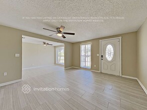 8261 Greenleaf Cir in Tampa, FL - Foto de edificio - Building Photo
