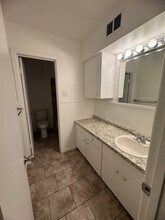 235 W Silver Sands Dr, Unit #5 in San Antonio, TX - Foto de edificio - Building Photo