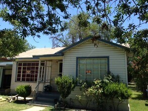 206 Avalon St in San Antonio, TX - Foto de edificio - Building Photo