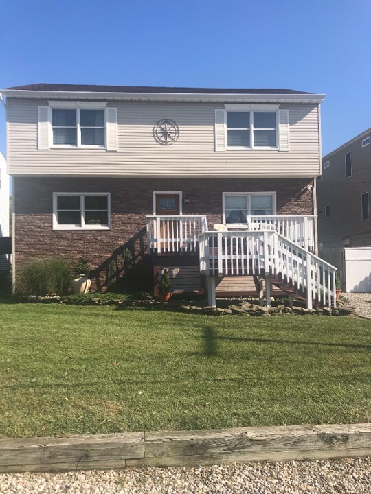 95 S Ward Ave in Rumson, NJ - Building Photo