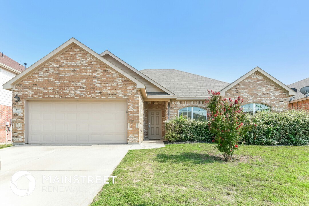 297 Edison Ln in Crowley, TX - Building Photo