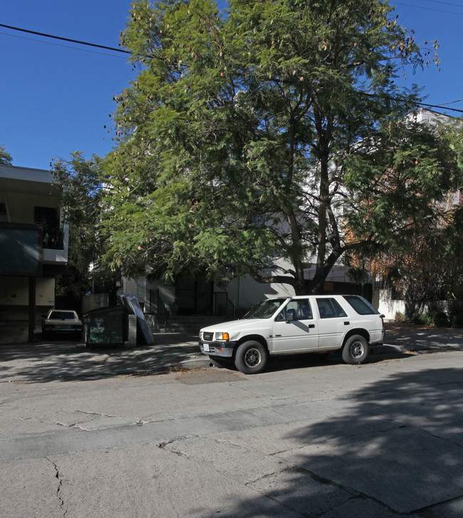 2045 Rodney Dr in Los Angeles, CA - Building Photo - Building Photo