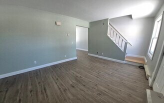 128 Mayo Rd, Unit F in Hampden, ME - Building Photo