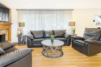 16420 Minnehaha St in Granada Hills, CA - Building Photo - Building Photo