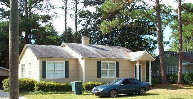property at 1712 Iola Dr