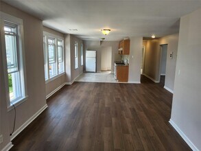 90 Hempstead Ave in Lynbrook, NY - Building Photo - Building Photo